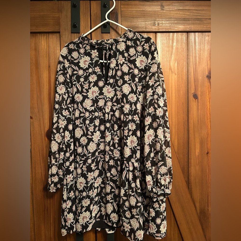 NWOT GORGEOUS Dynamite Lined Black and Cream Floral